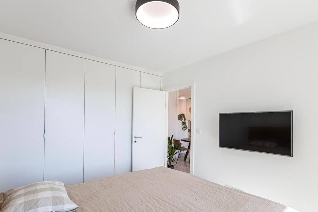 Urban Apartment With Possibility Of Parking Pressburg Exterior foto